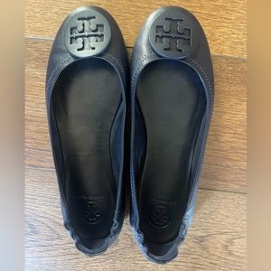 Tory Burch Navy Flats NWOT size 8.